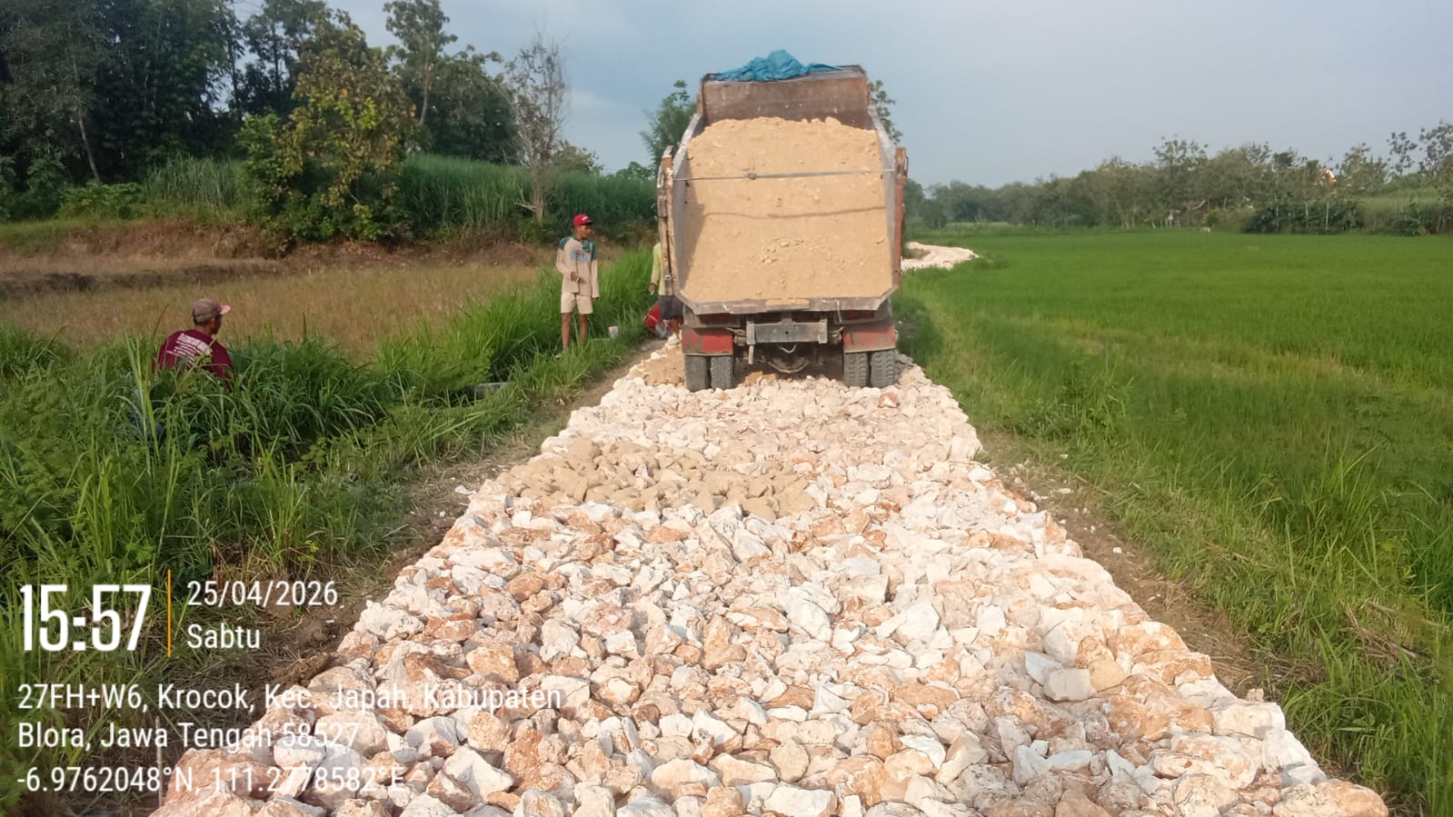makadam RT 06 RW 02